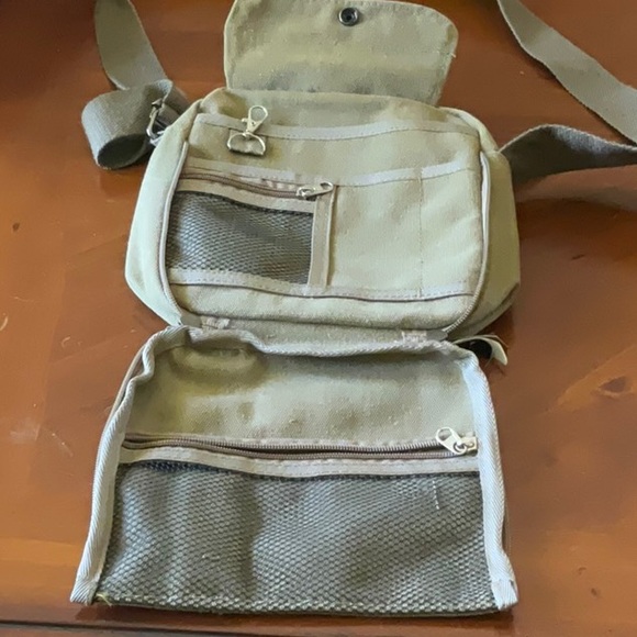 💖Harwish tan canvas crossbody bag. - Picture 3 of 7